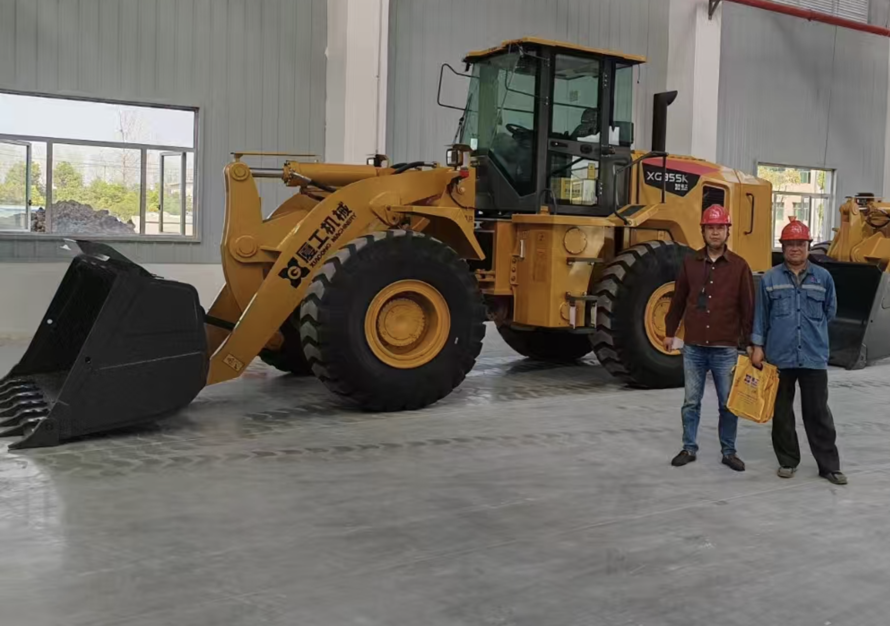 新車(chē)培訓(xùn)交接完畢，合影留念